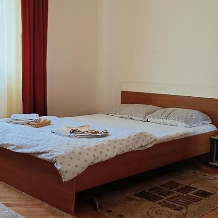 Lora'S House Apartment Oradea Exterior photo