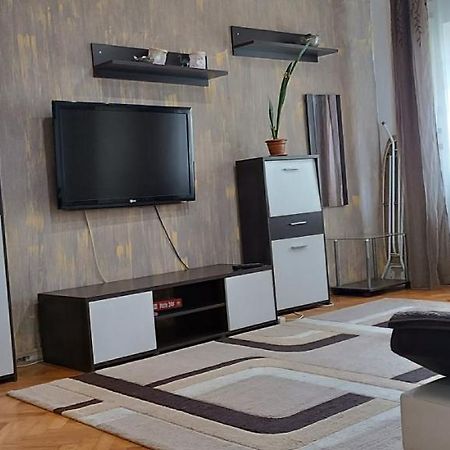 Lora'S House Apartment Oradea Exterior photo